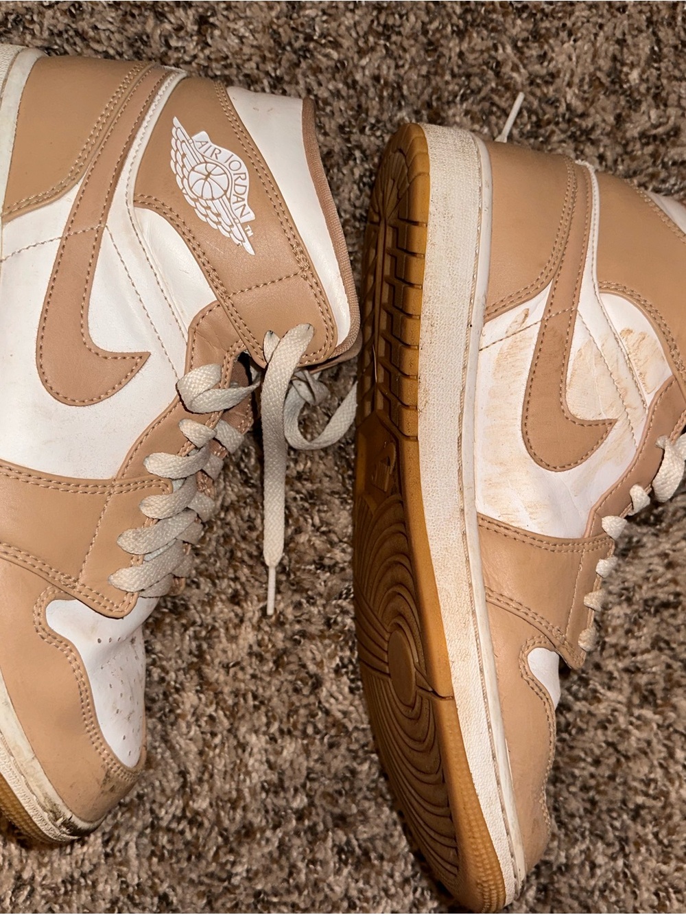 Nike Air Jordan 1 Mid in Tan and White